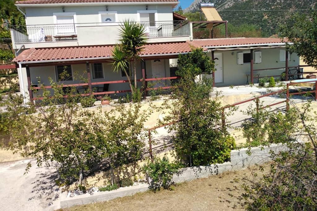 Apartment With Private Pool For Rent In Tzanata Kefalonia Dhimisianata Экстерьер фото